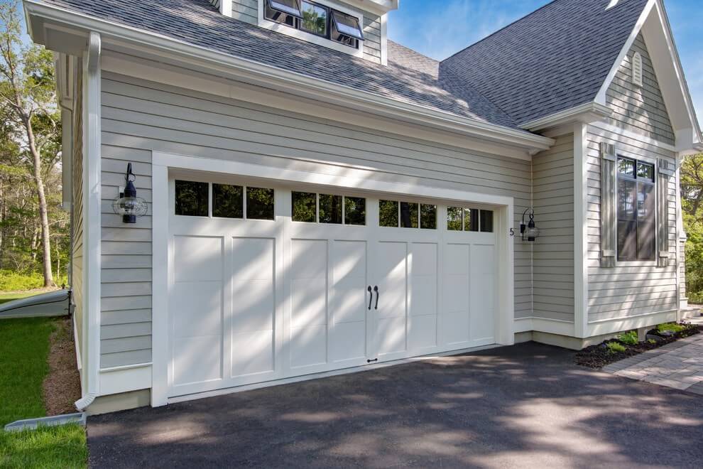 Coachman Garage Doors | Janesville WI | Country Door Systems